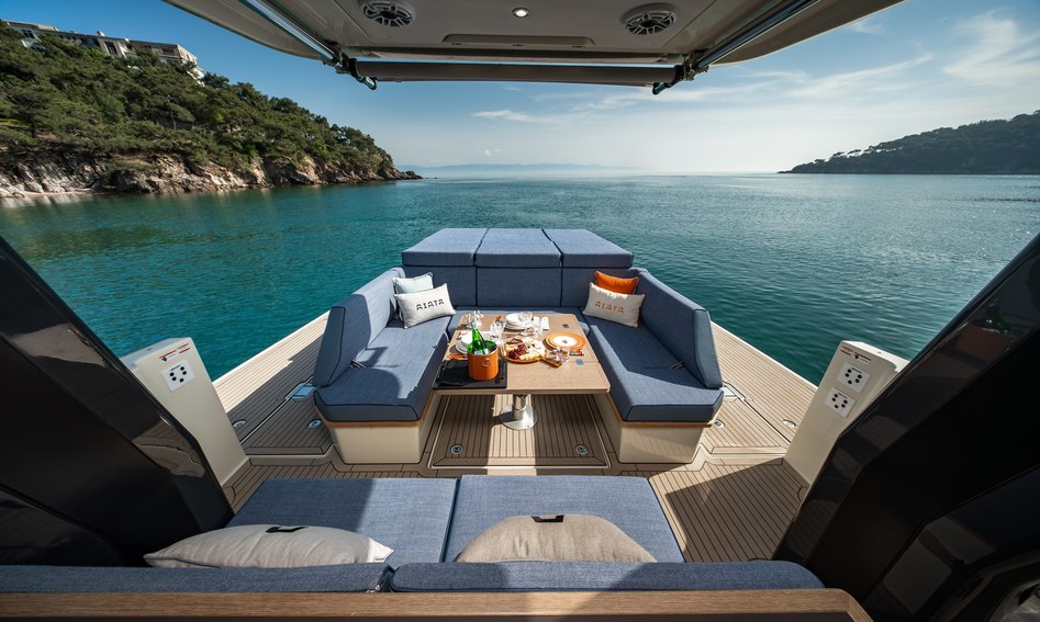 AIATA Sunfinder 50 , Deck Area