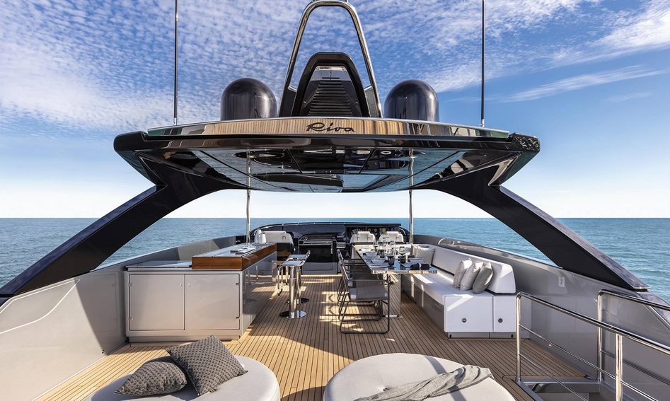 Riva 90&#039; Argo, Fly Deck/Sportdeck