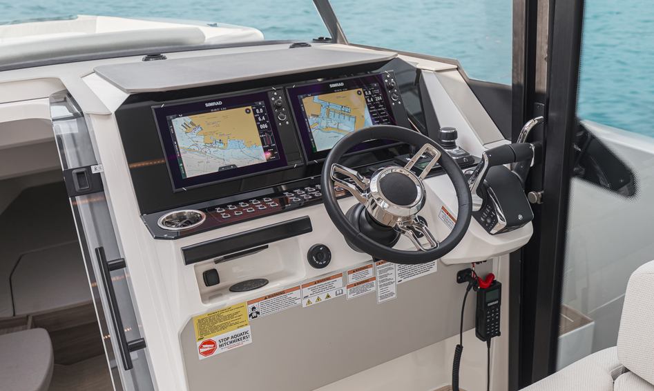 Saxdor 340 GTWA , Helm Station