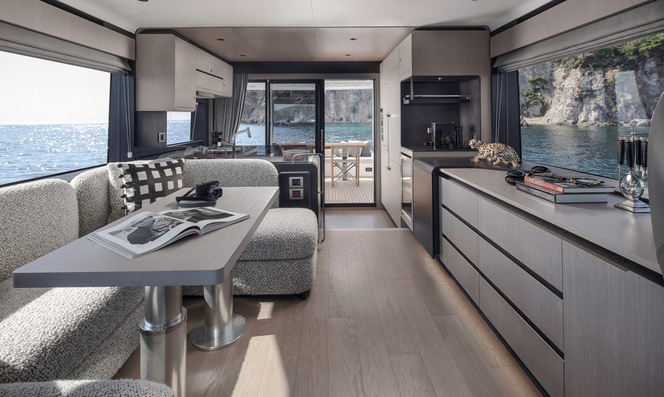 Sirena 60, Interior