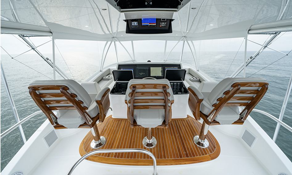 Viking 82C Gen 2, Helm Station