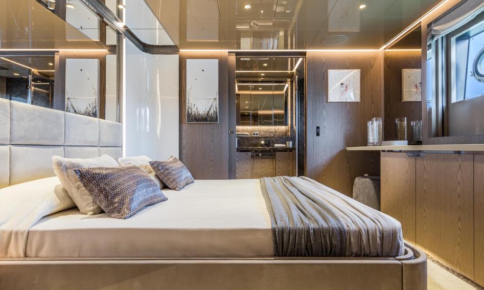 Custom Line Saetta 106&#039; , Accommodation