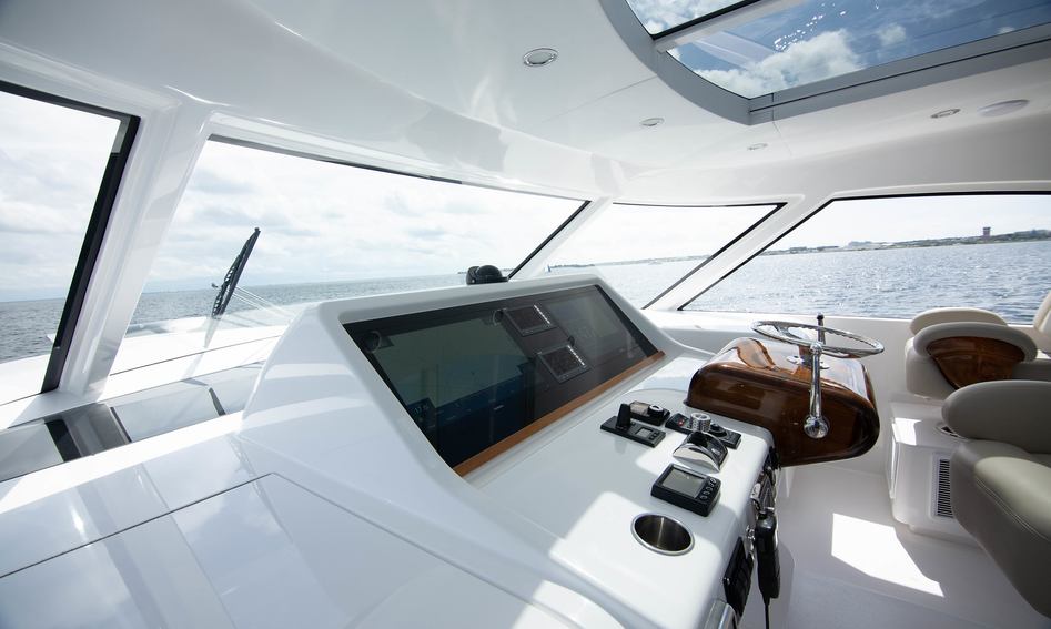 Bertram 50 Sport, Helm Station