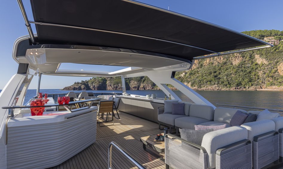 Absolute Navetta 75, Fly Deck/Sportdeck