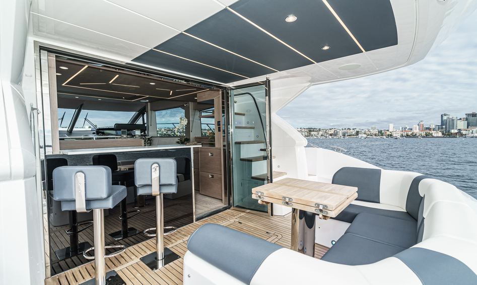 Sunseeker Manhattan 55 Mk2, Deck Area