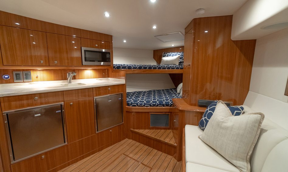 Viking 38O, Accommodation