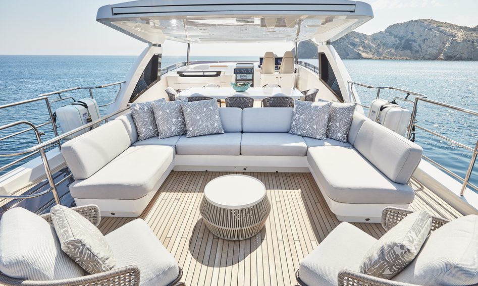 Princess 30M, Deck Area