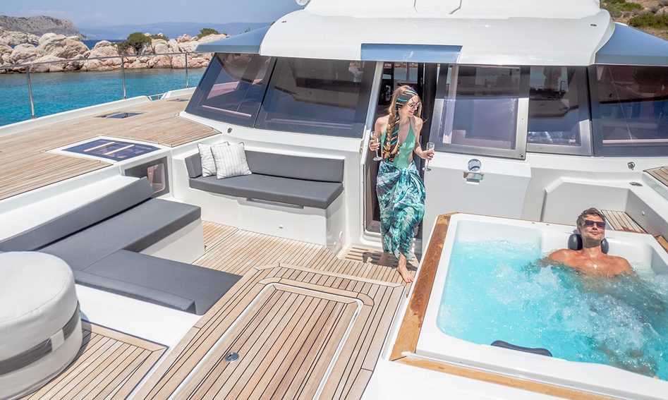 Fountaine Pajot Power 67, Deck Area