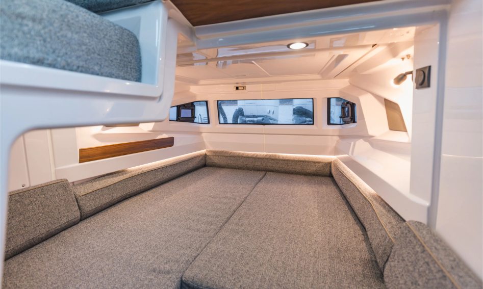 Axopar 38 XC Cross Cabin, Accommodation