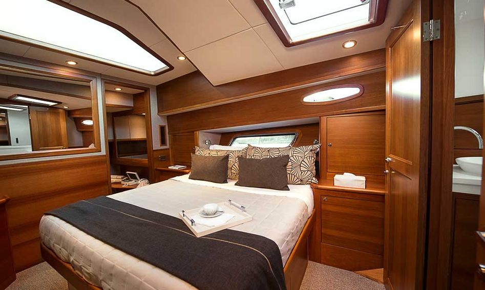 Grand Banks GB60 Flybridge, Accommodation