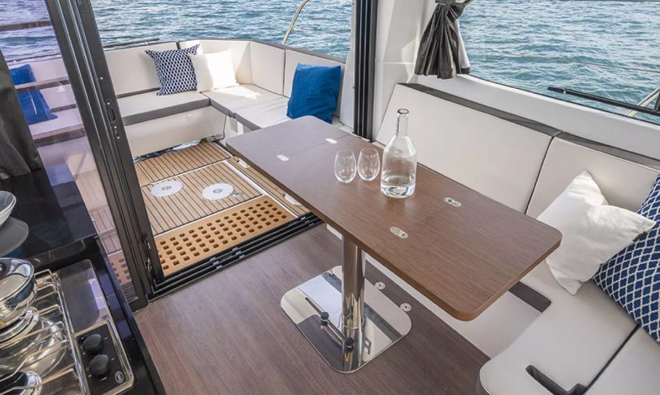 Beneteau Yachts Antares 11 Fly Mk2, Interior