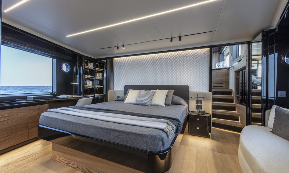 Absolute Navetta 64, Accommodation