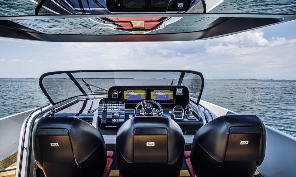 Cranchi A46 Luxury Tender, Helm Station