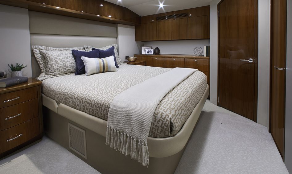 Hatteras GT59, Accommodation