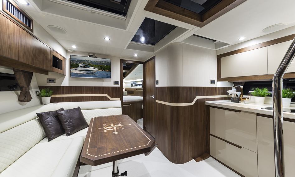 Galeon 405 HTL, Interior