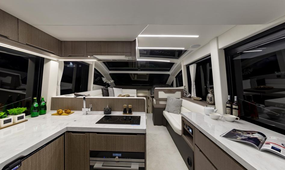 Galeon 470 Skydeck, Interior