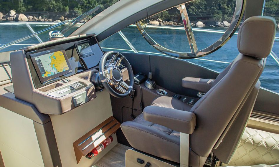 Schaefer Yachts Schaefer 450 , Helm Station