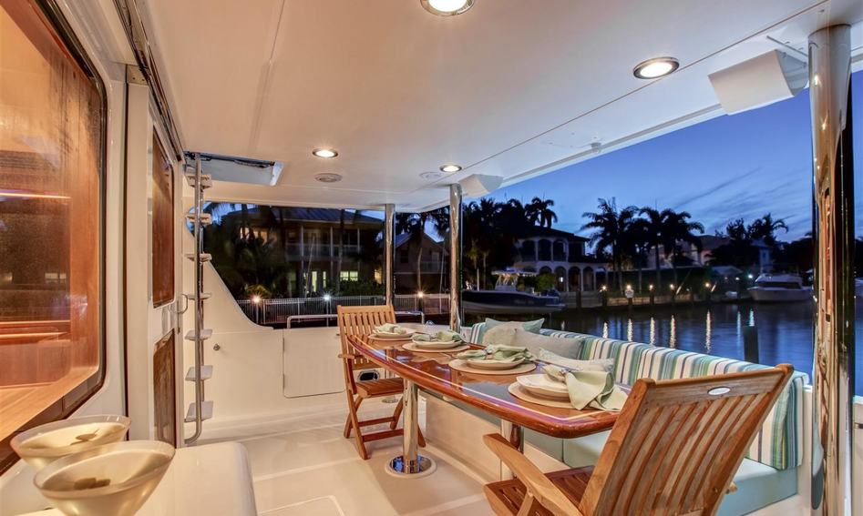 Outer Reef 610 Motoryacht, Deck Area