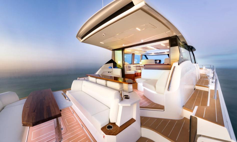 Tiara EX60, Deck Area