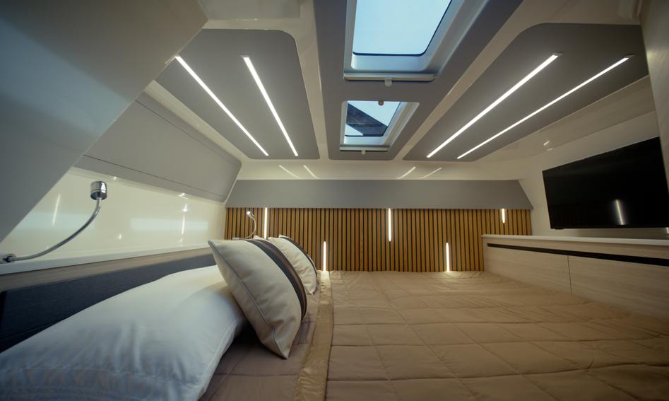 Aquila 45 Sport  , Accommodation