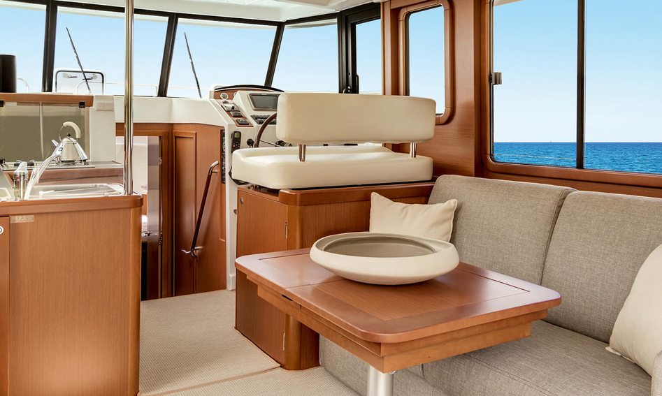 Beneteau Swift Trawler 34, Interior