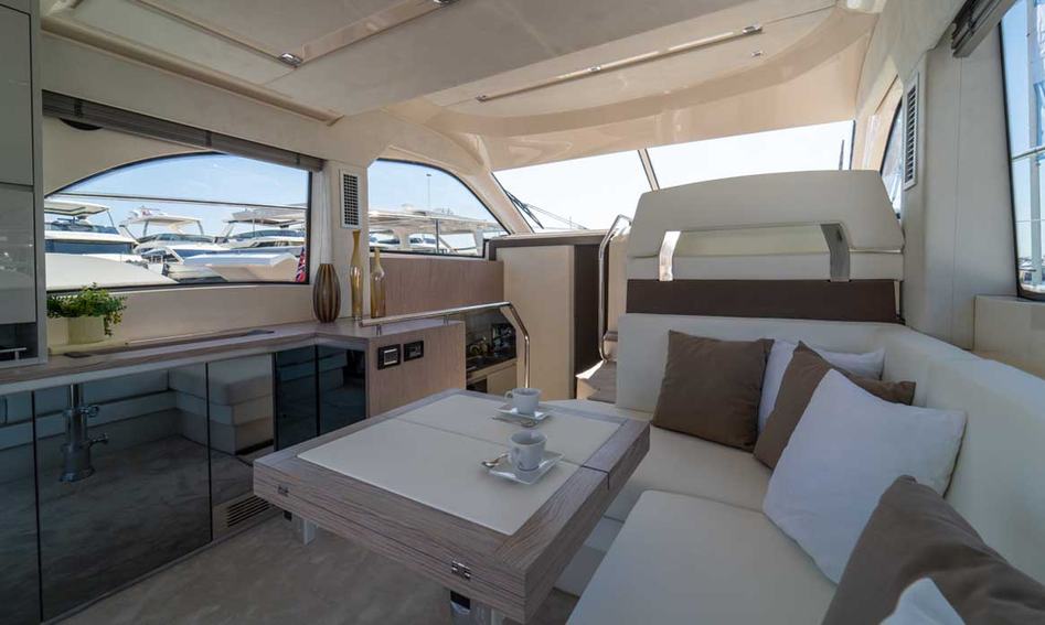 Sessa Marine Fly42 Mk3, Interior