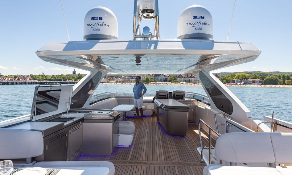 Galeon 800 Fly, Fly Deck/Sportdeck