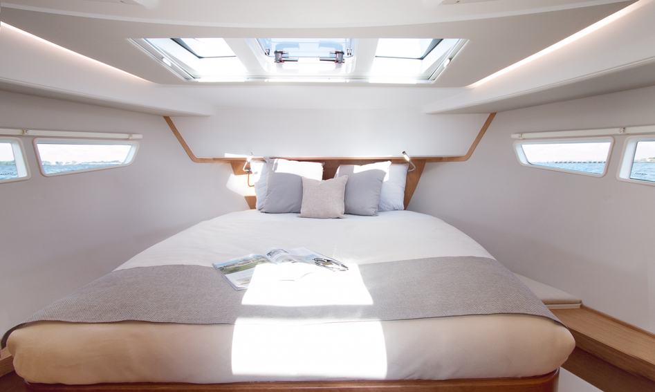 Sealine C330, Accommodation