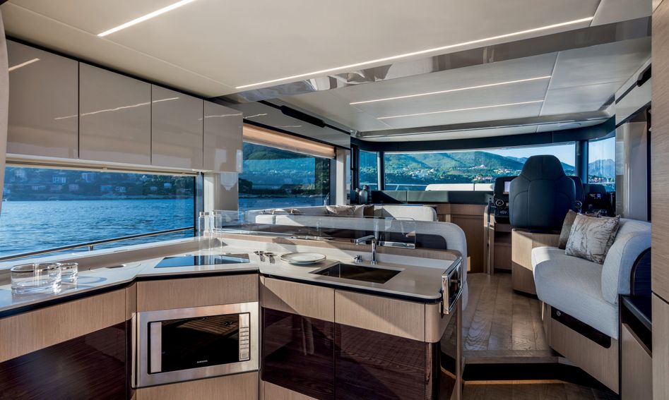 Absolute Navetta 48, Interior