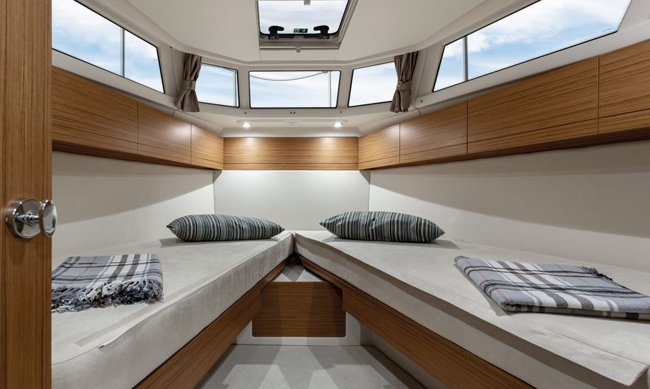 Greenline 33, Accommodation