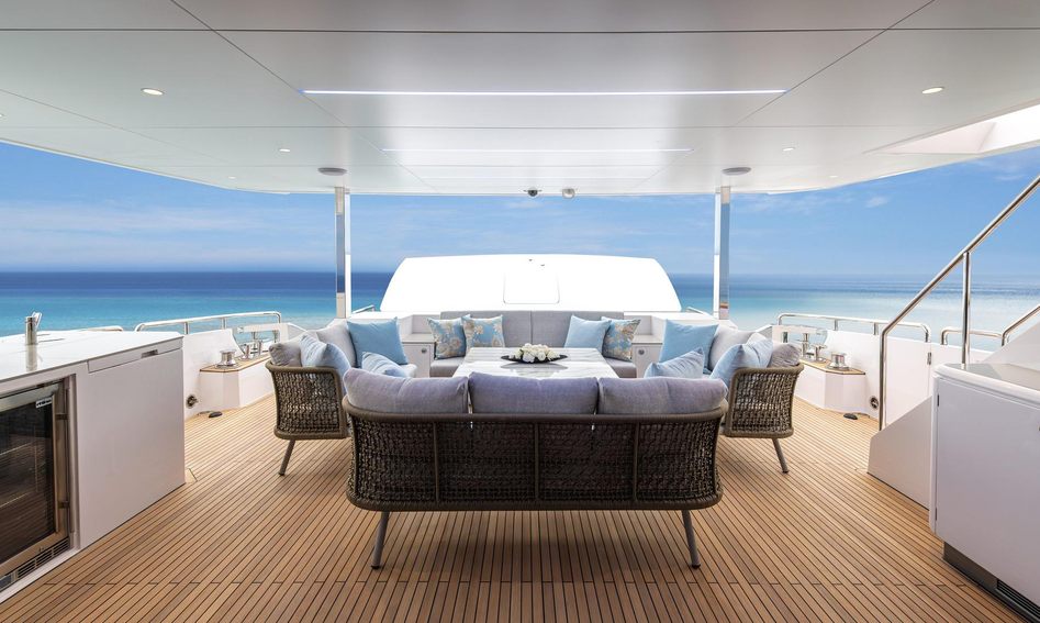 Horizon FD90 Skyline, Deck Area