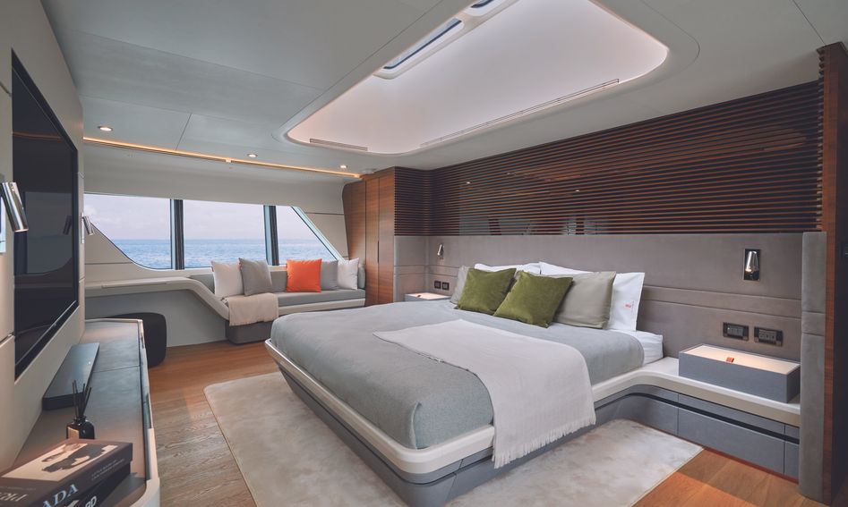 CL Yachts CLX96, Accommodation