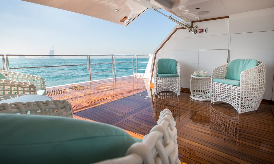 Gulf Craft Majesty 140, Beach Club