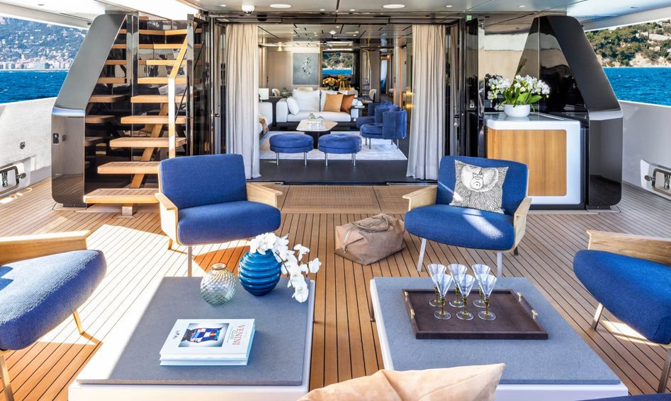 Custom Line Saetta 140&#039;, Deck Area