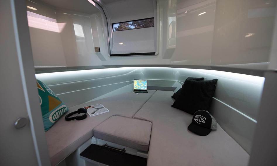 XO DFNDR 9 , Accommodation