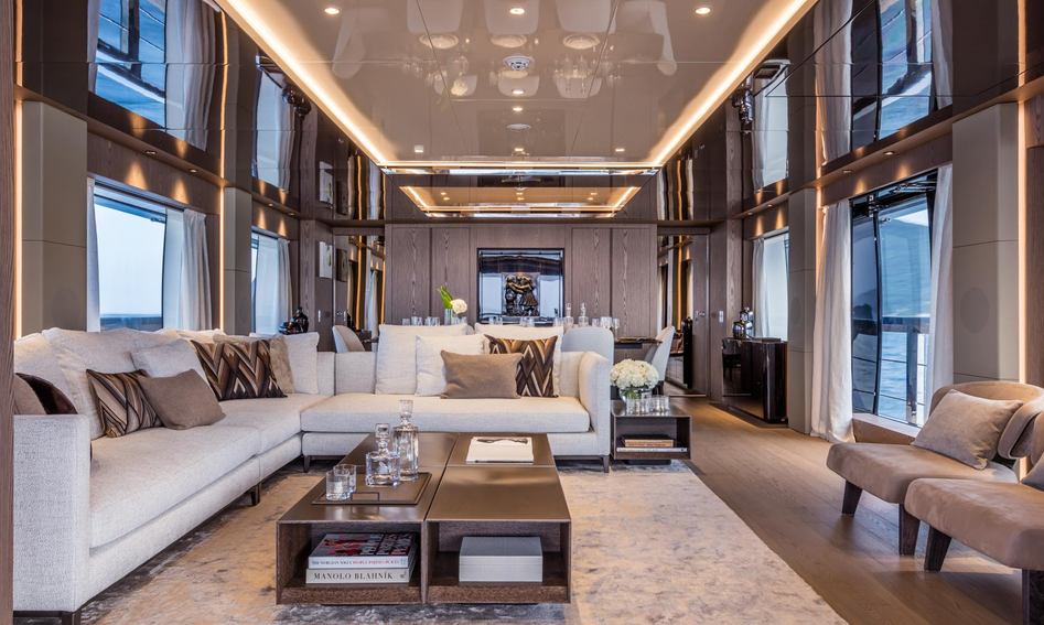 Custom Line Saetta 106&#039; , Interior