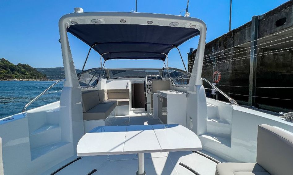 Rodman Spirit 31 Open Mk2, Deck Area