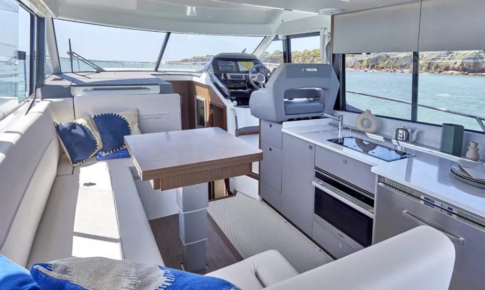 Beneteau Yachts Antares 12  Mk2, Interior