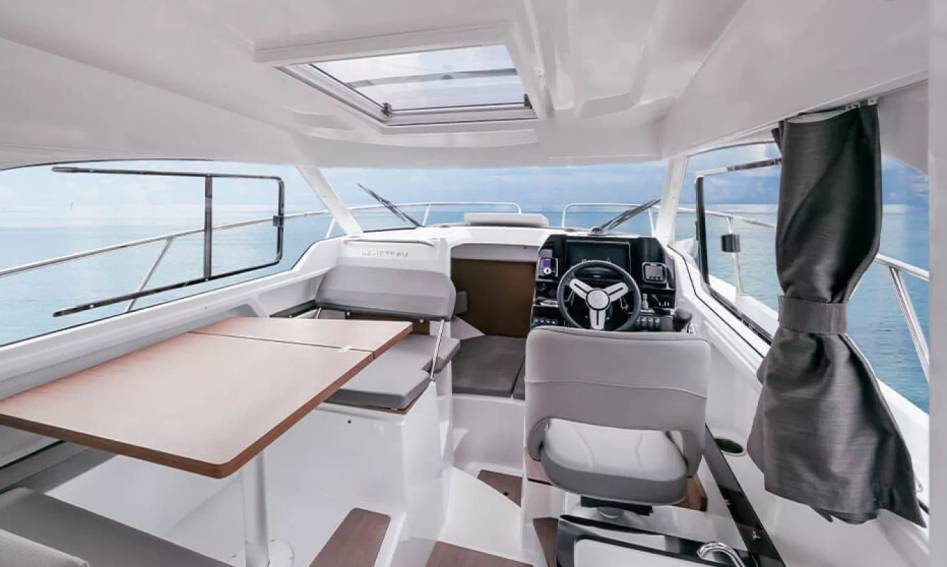 Beneteau Yachts Antares 8 , Interior