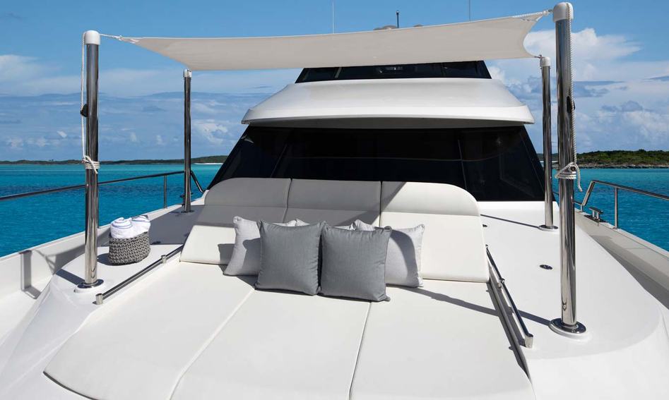 Ocean Alexander 32L, Deck Area