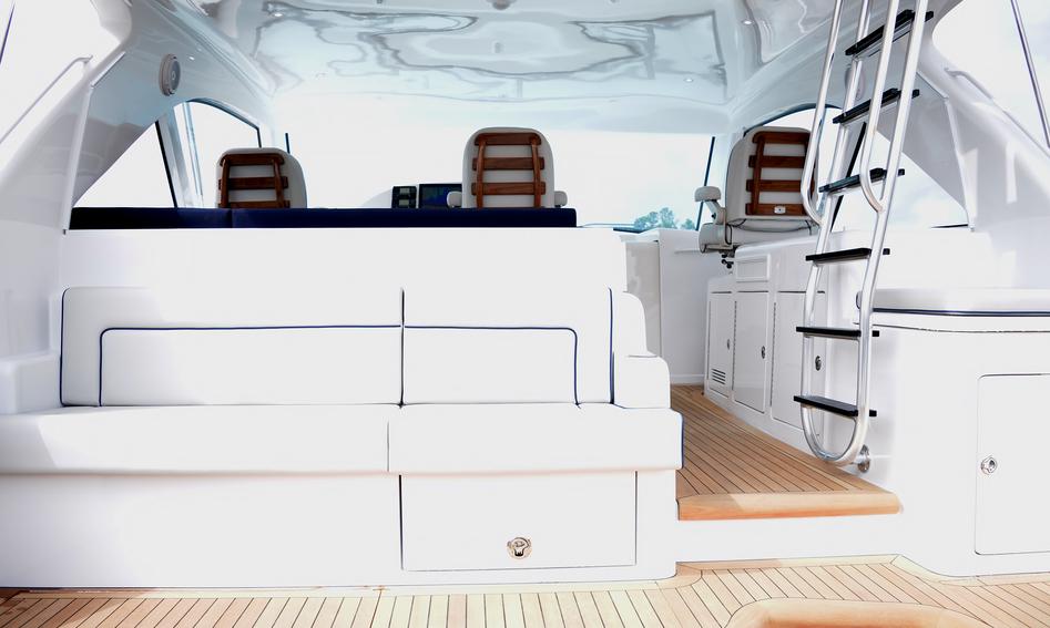 Hatteras GT45X Flybridge, Deck Area