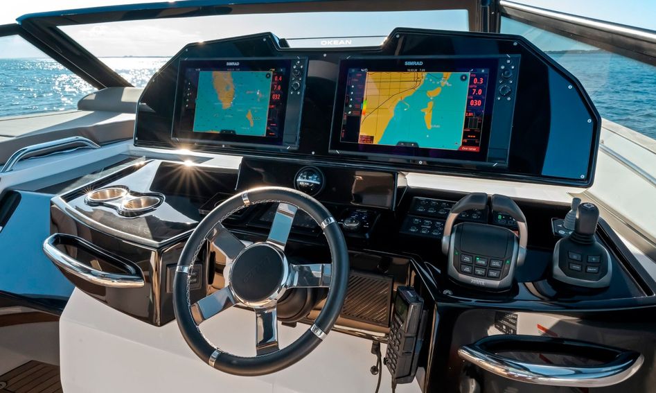 Okean Yachts Okean 57 , Helm Station