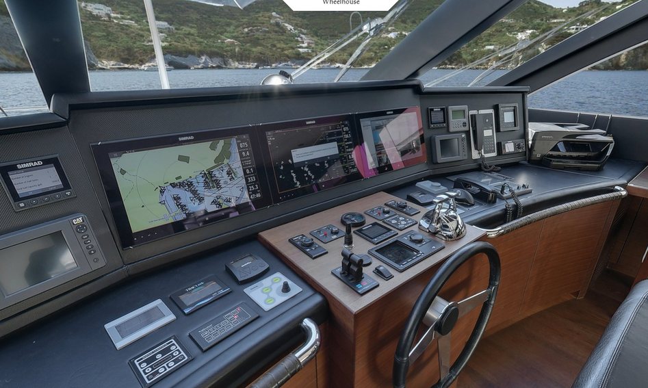 Gulf Craft Majesty 125 Mk2, Helm Station