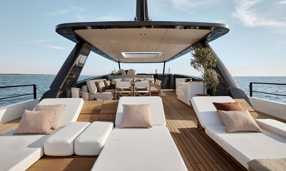 Azimut Magellano 27M, Fly Deck/Sportdeck
