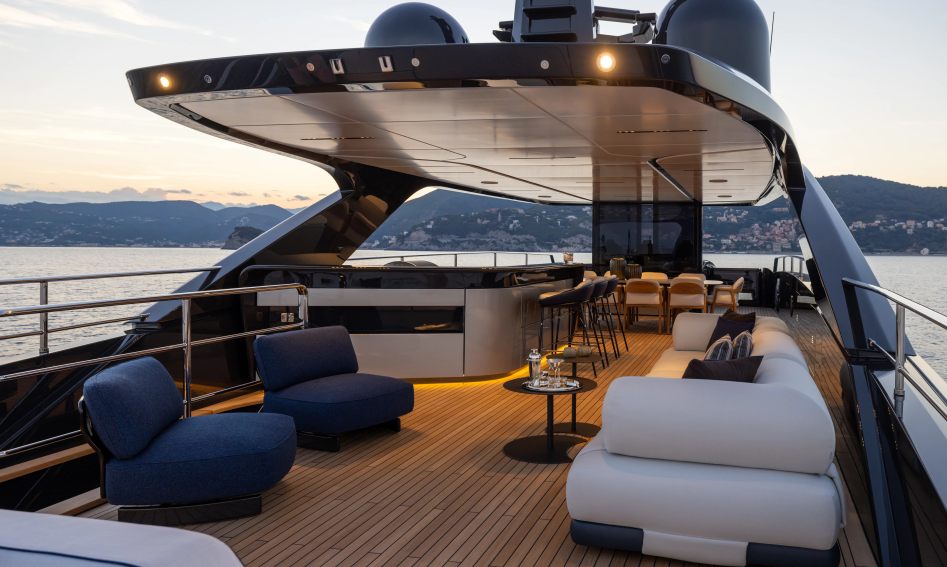 ISA Viper 130, Fly Deck/Sportdeck