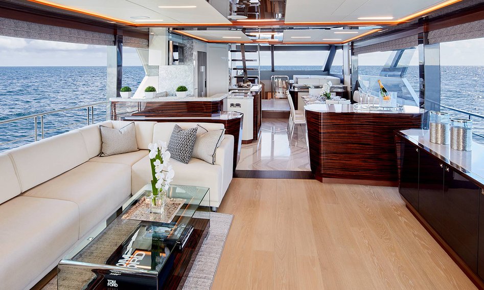 Ocean Alexander 26R Open, Interior