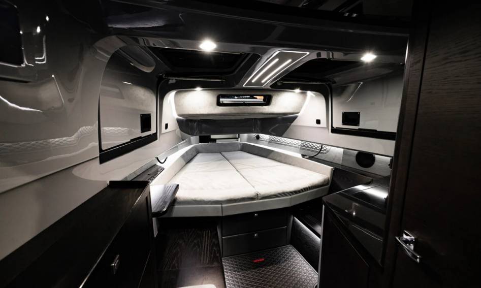 Brabus Marine Shadow 1200 XT Cross-Top , Interior