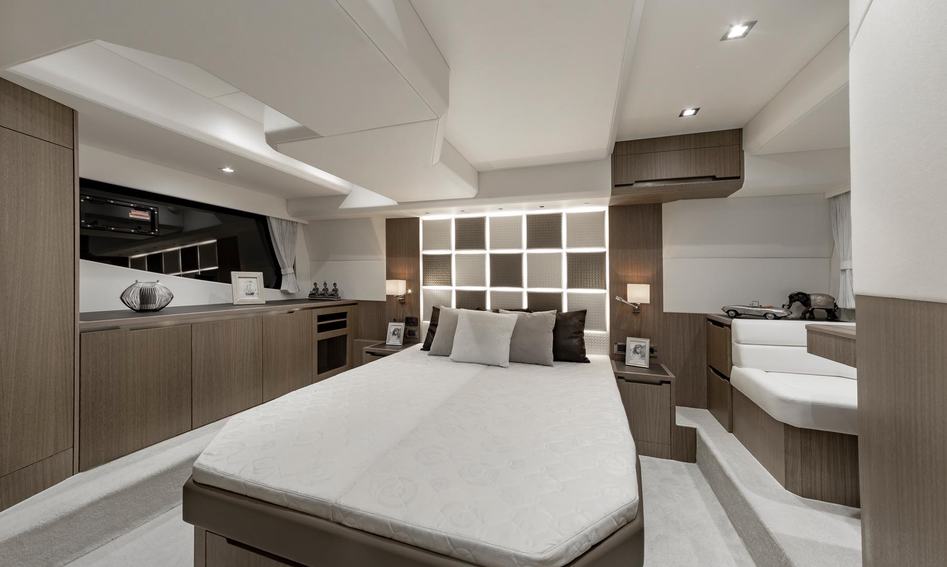 Galeon 470 Skydeck, Accommodation