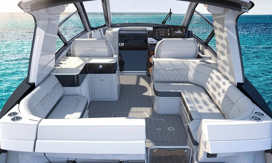 Sea Ray Sundancer 370 Mk4, Deck Area