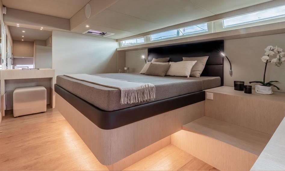 Silent Yachts Silent 62 Flybridge, Accommodation